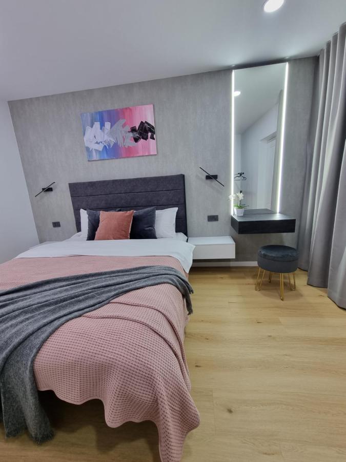 Casa Chiper - Apartament Etaj 1 Braşov Exteriör bild